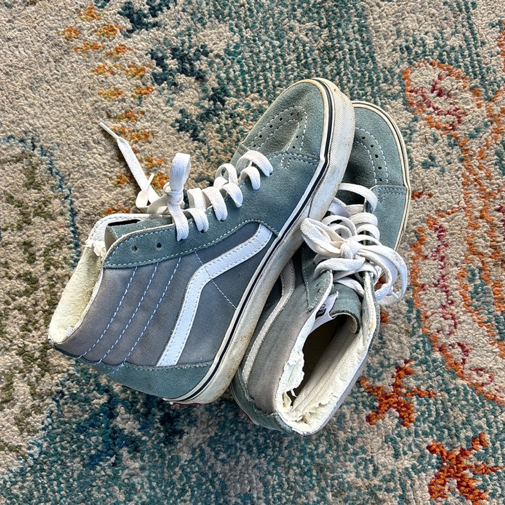 Size W7 light blue Vans